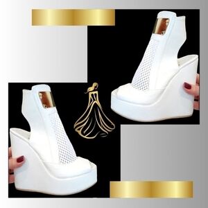 Tanja Club White Filet Peep Toe Wedge Platform Sandals Sz 7 ✨ Gold Embellished